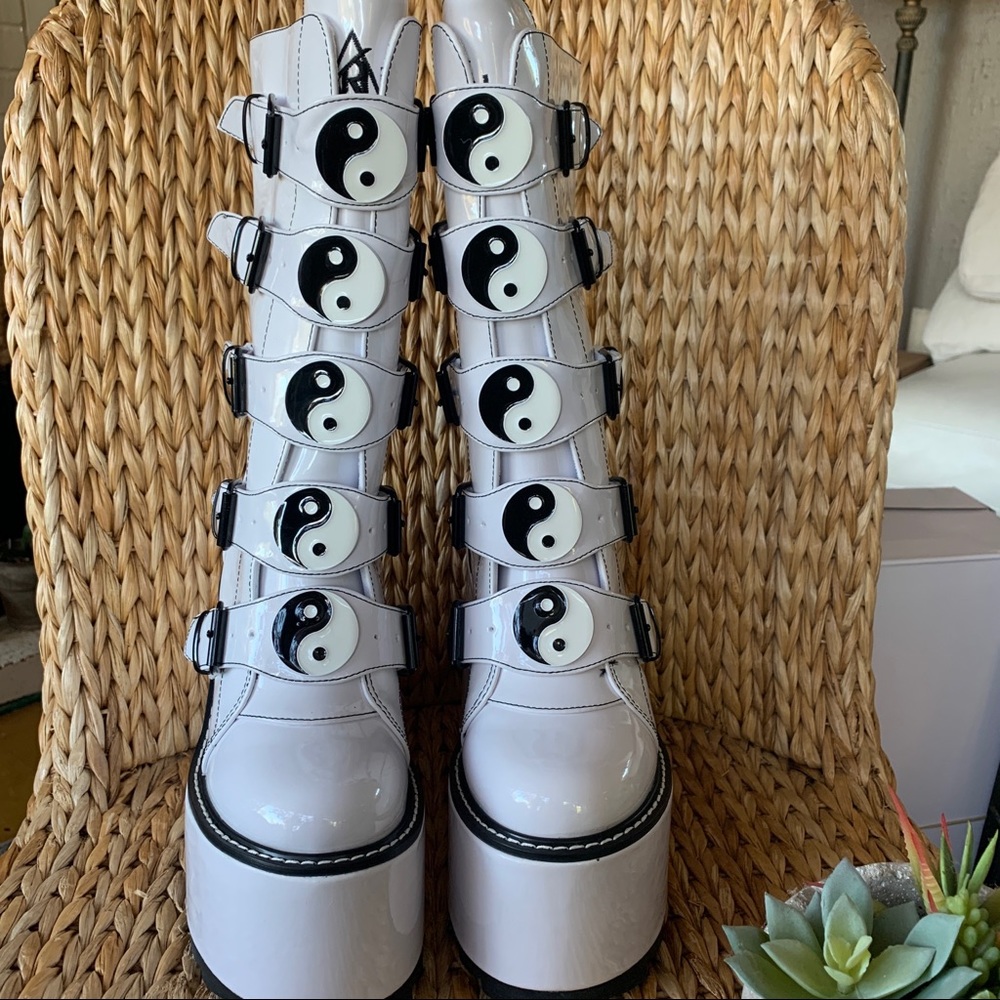 New YRU White Yin Yang Dune Platform Boots